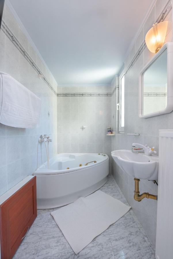 Θησέως Georgias.private paradise Lechaio Exterior foto